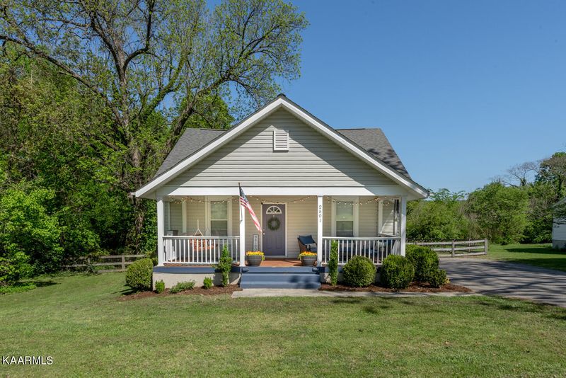 2501 Maple Dr, Knoxville, TN 37918