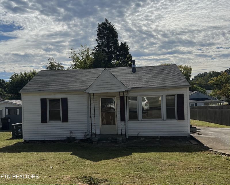 2502 Cecelia Ave, Maryville, TN 37804