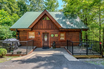 2502 N School House Gap Rd, Sevierville, TN 37876
