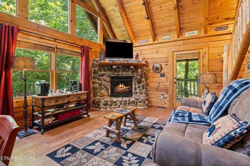 2502 N School House Gap Rd, Sevierville, TN 37876