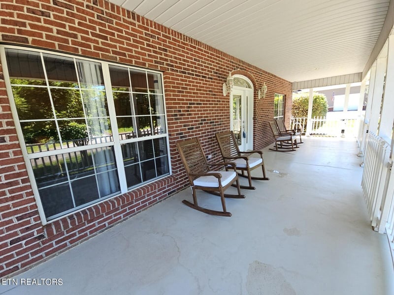 2502 Whisper Creek Dr, Friendsville, TN 37737