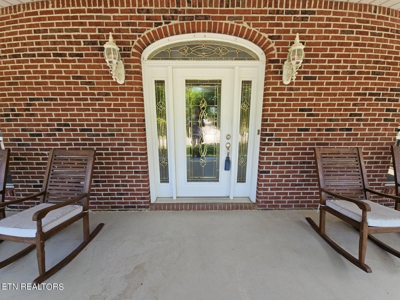 2502 Whisper Creek Dr, Friendsville, TN 37737