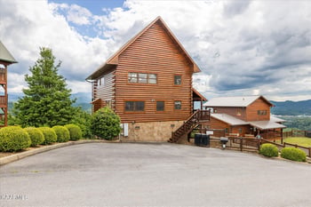 2503 Runt Rd, Pigeon Forge, TN 37876