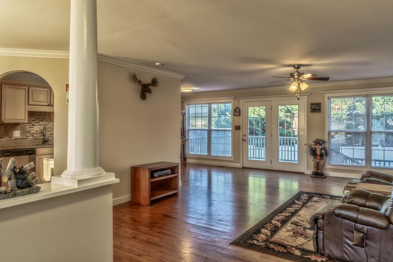2504 Covington Cir, Sevierville, TN 37876