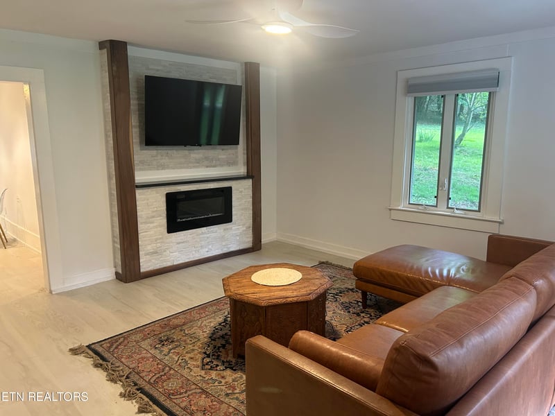 2504 White Wing Rd, Lenoir City, TN 37771