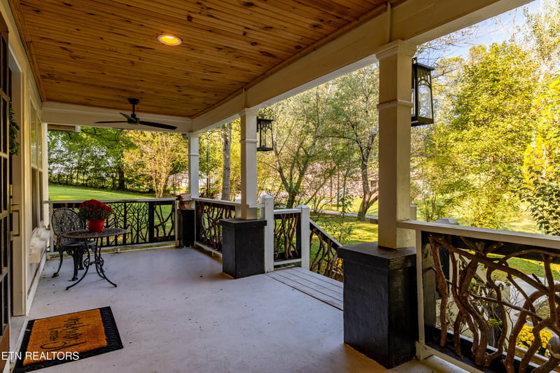2504 White Wing Rd, Lenoir City, TN 37771