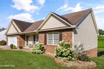 2506 Kenzie Dr, Louisville, TN 37777
