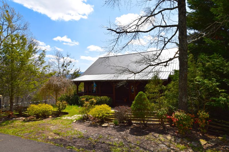 2507 Hatcher Mountain Rd, Sevierville, TN 37862