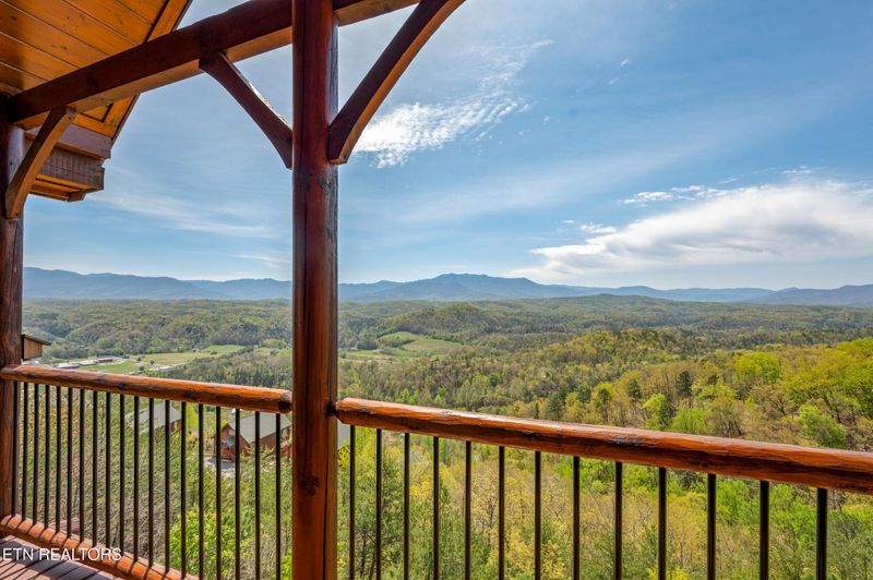 2507 Look Afar View Dr, Sevierville, TN 37876