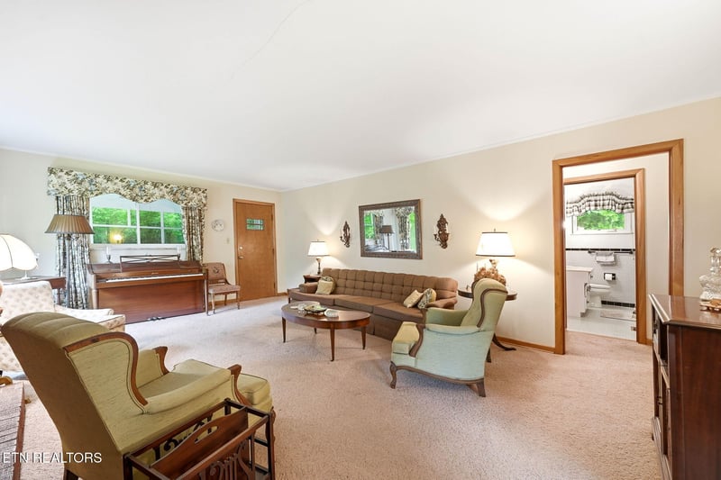 2508 Fox Chase Ln, Knoxville, TN 37920