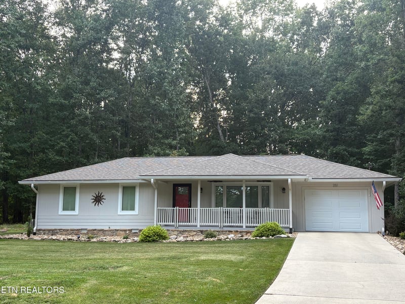 251 Lakewood Dr, Crossville, TN 38558