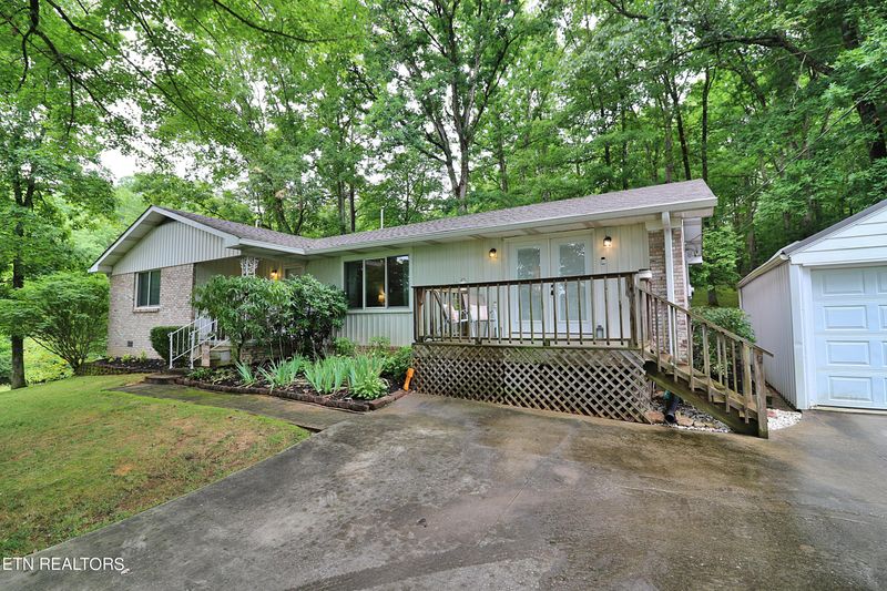 251 Poplar Ln, Oneida, TN 37841