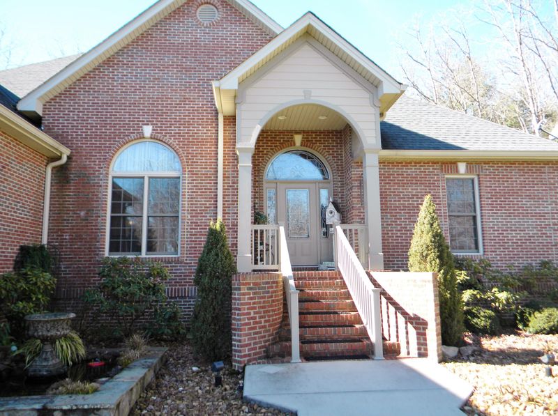 251 Riverchase Dr, Crossville, TN 38571
