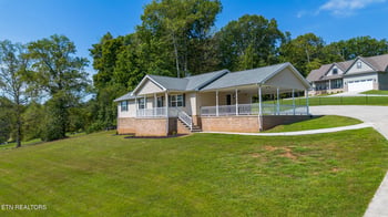 251 Woodland Dr, Harriman, TN 37748