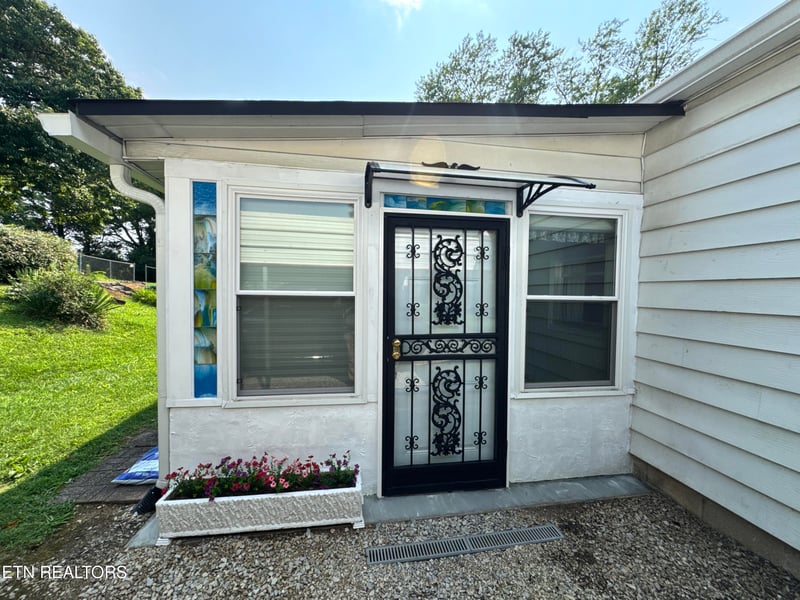 2510 Emoriland Blvd, Knoxville, TN 37917