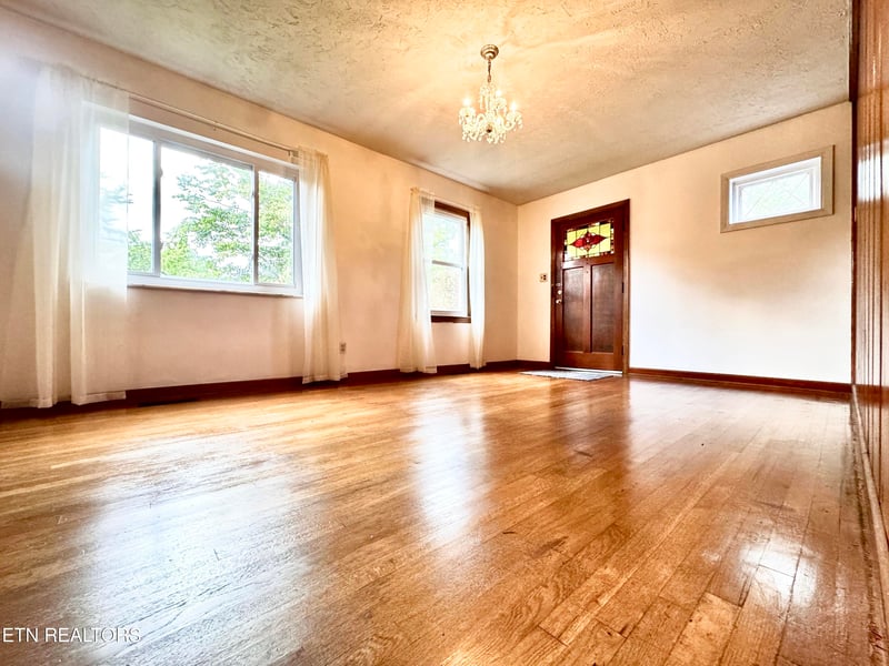 2510 Emoriland Blvd, Knoxville, TN 37917