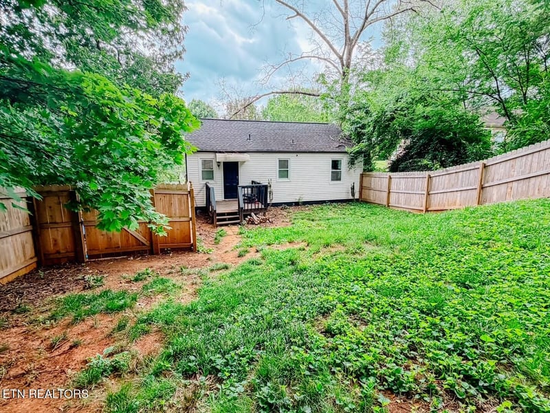 2512 Greenfield Ln, Knoxville, TN 37917