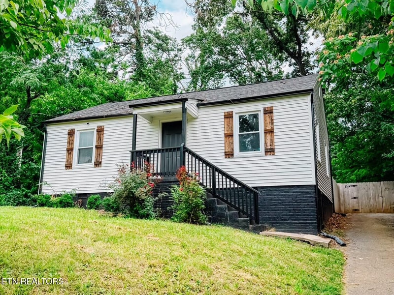 2512 Greenfield Ln, Knoxville, TN 37917
