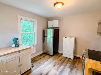 2512 Greenfield Ln, Knoxville, TN 37917