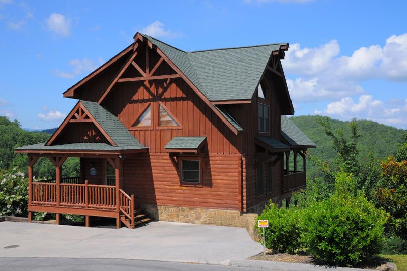 2512 Laurel Point Way, Sevierville, TN 37862