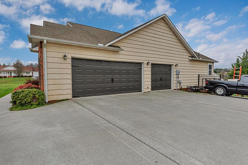 2514 Covington Cir, Sevierville, TN 37876