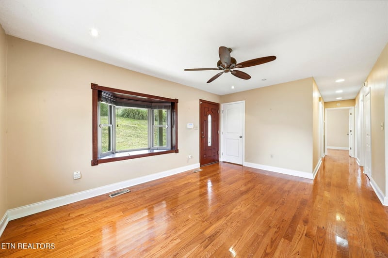 2515 Lakeshore Rd, Bean Station, TN 37708