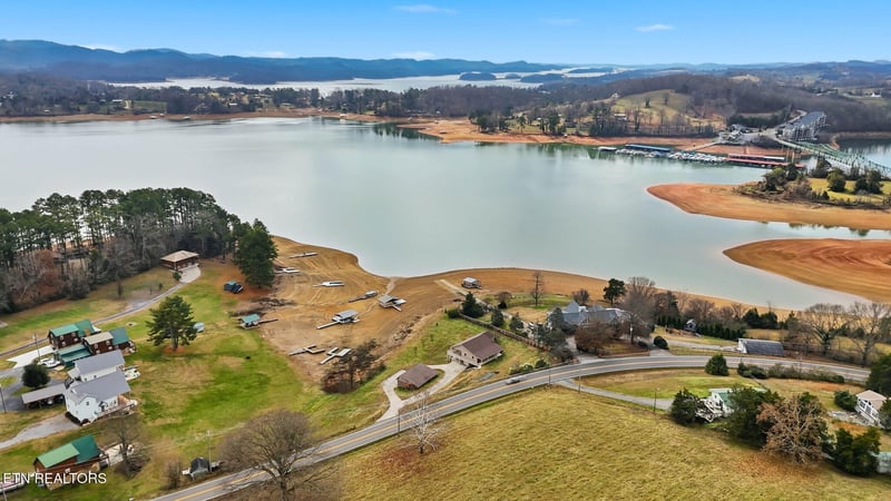2515 Lakeshore Rd, Bean Station, TN 37708
