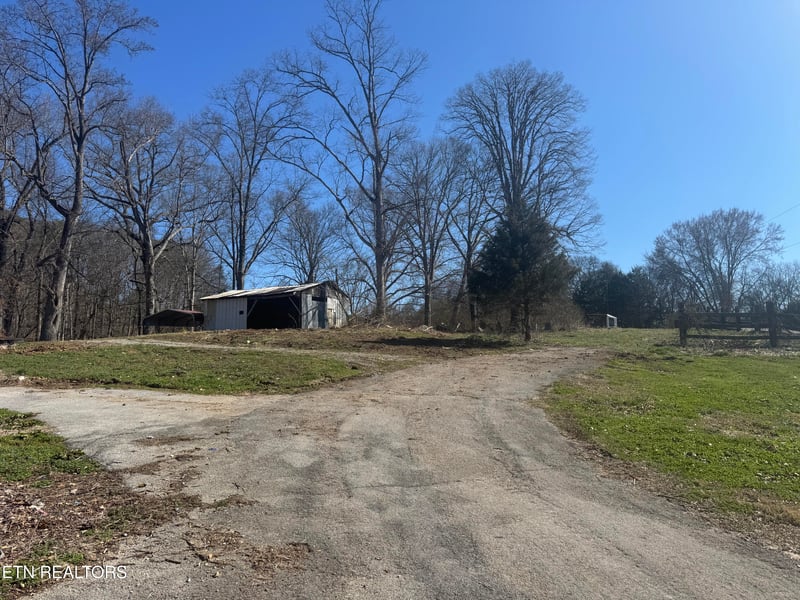 2516 Roseberry Rd, Mascot, TN 37806