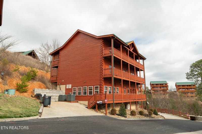2517 Laurel Point Way, Sevierville, TN 37862