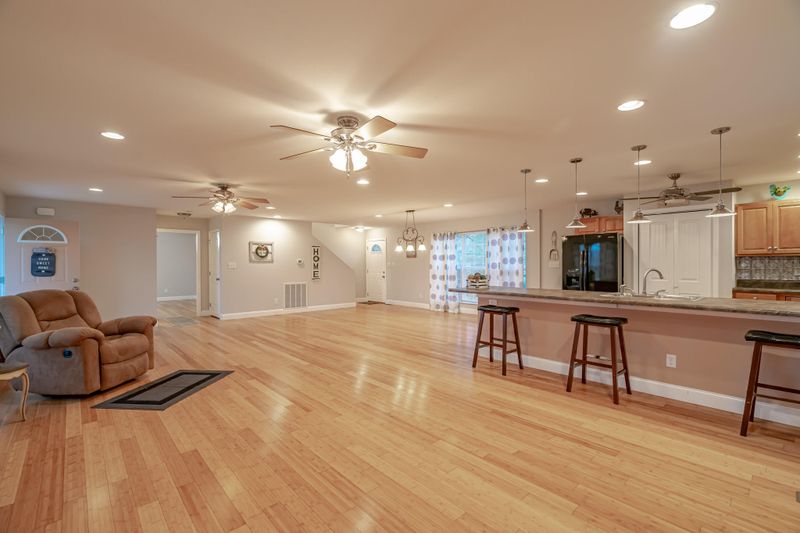 2518 Sharp Dr, Lenoir City, TN 37771