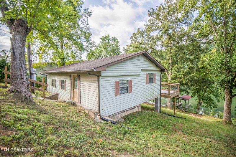 252 Lakecrest Dr, Harriman, TN 37748