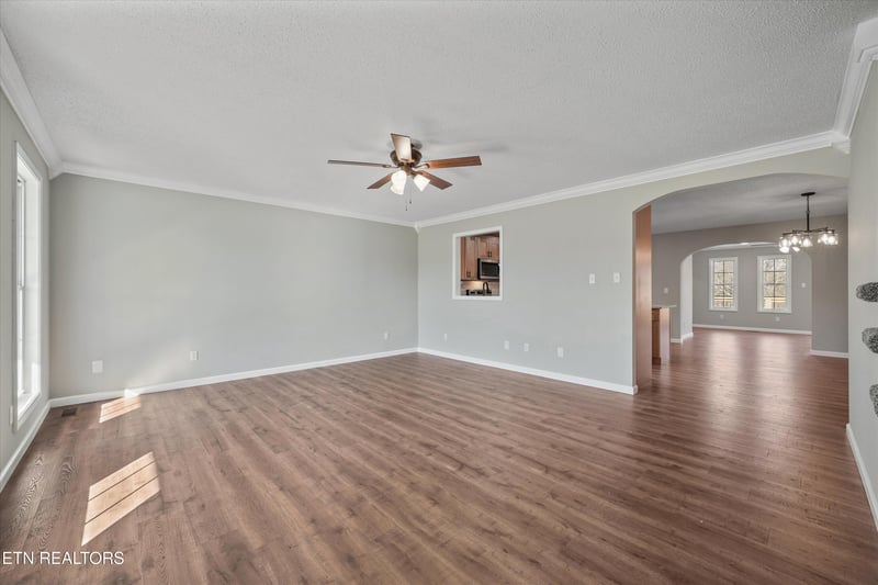 252 Perkins Ln, Jacksboro, TN 37757