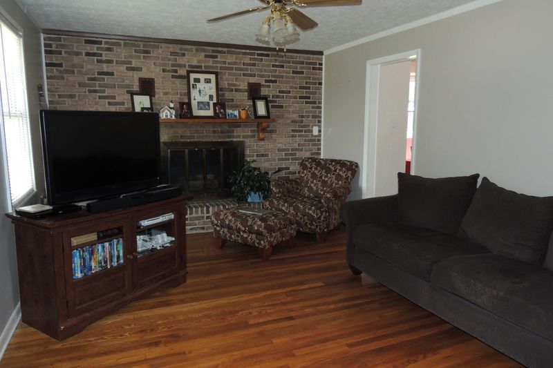 252 Robertsville Rd, Oak Ridge, TN 37830
