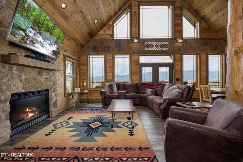 2520 Mountain Holly Way, Sevierville, TN 37862