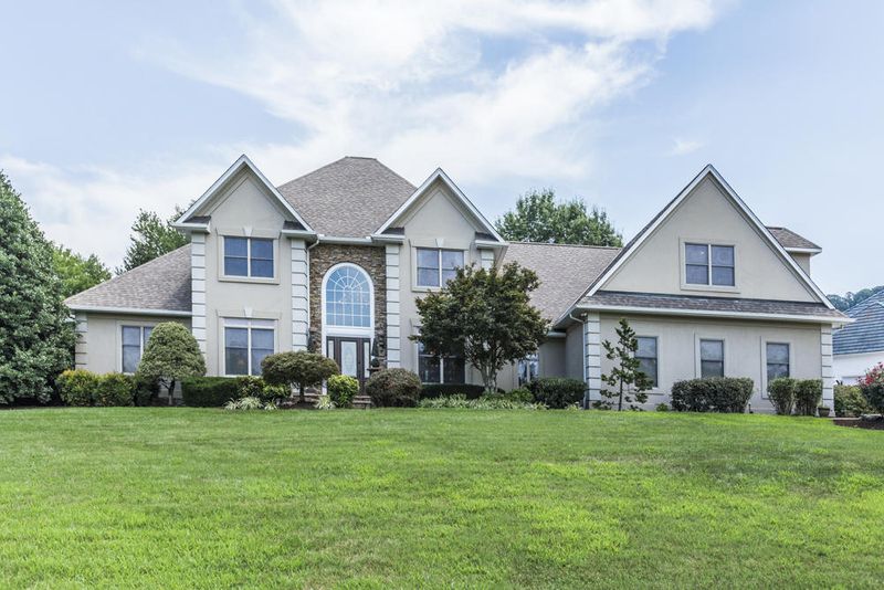 2520 Stone Creek Dr, Knoxville, TN 37918