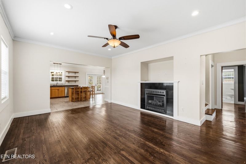 2520 W Beaver Creek Dr, Powell, TN 37849