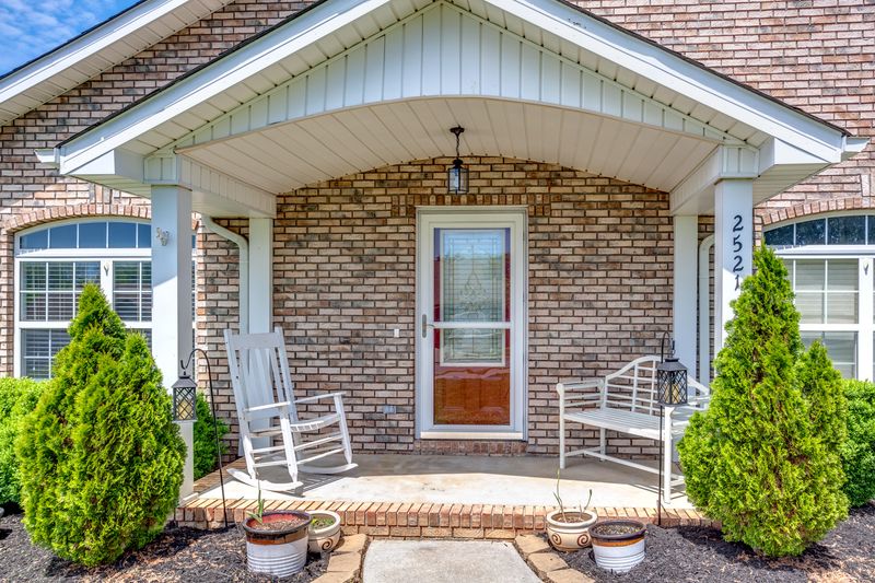 2521 Willow Bend Dr, Maryville, TN 37804