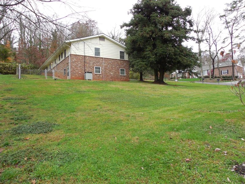 2523 Fox Chase Ln, Knoxville, TN 37920