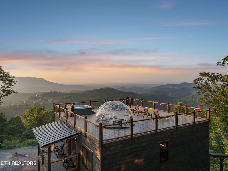2525 Angelos Mountain Way, Pigeon Forge, TN 37862