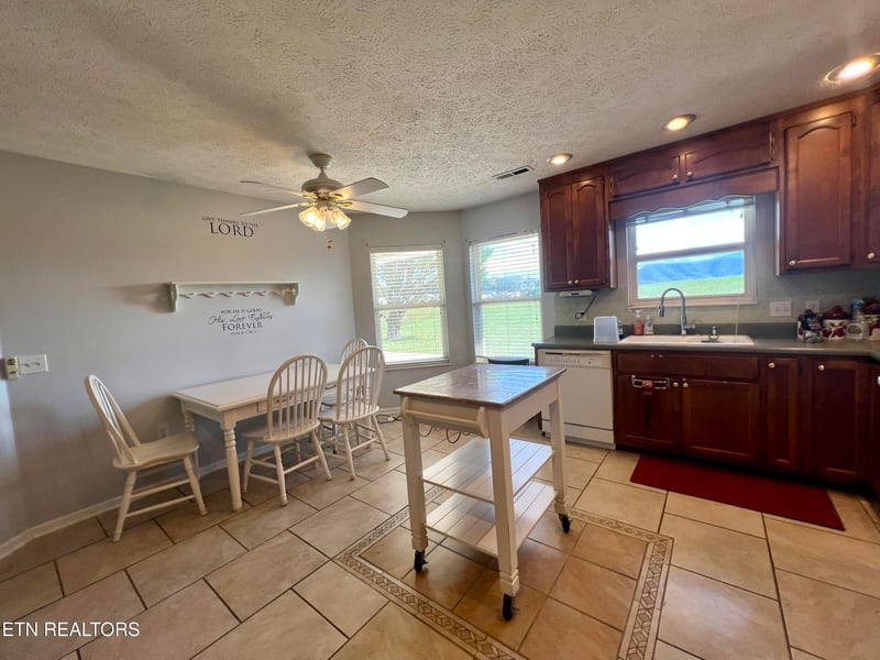 2526 Goingback Cir, Sevierville, TN 37876