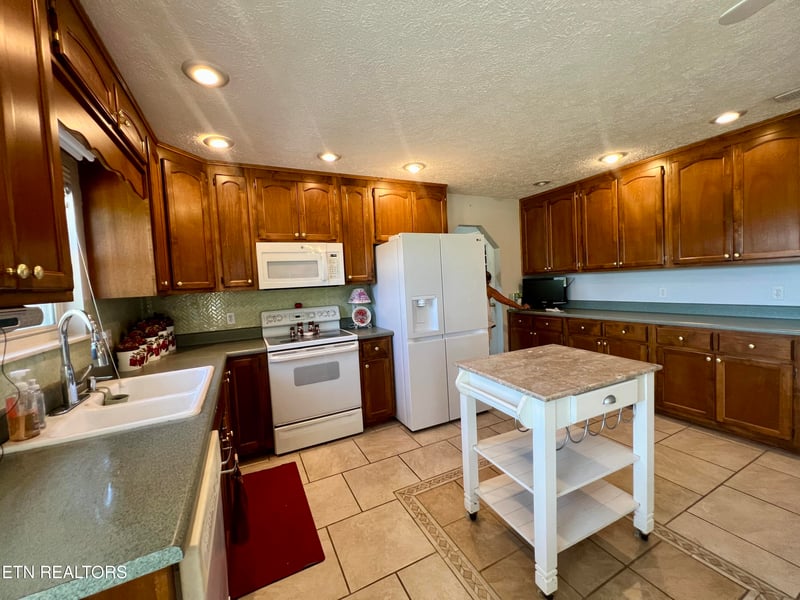 2526 Goingback Cir, Sevierville, TN 37876
