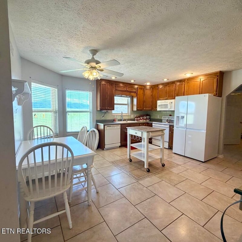 2526 Goingback Cir, Sevierville, TN 37876