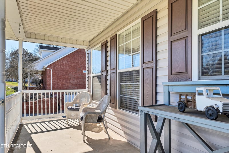 2526 Whisper Creek Dr, Friendsville, TN 37737