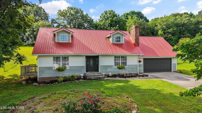 2527 Robinson Dr, Louisville, TN 37777