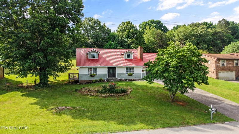 2527 Robinson Dr, Louisville, TN 37777