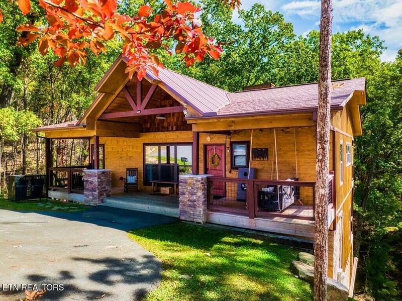 2529 Mountain Holly Way, Sevierville, TN 37862