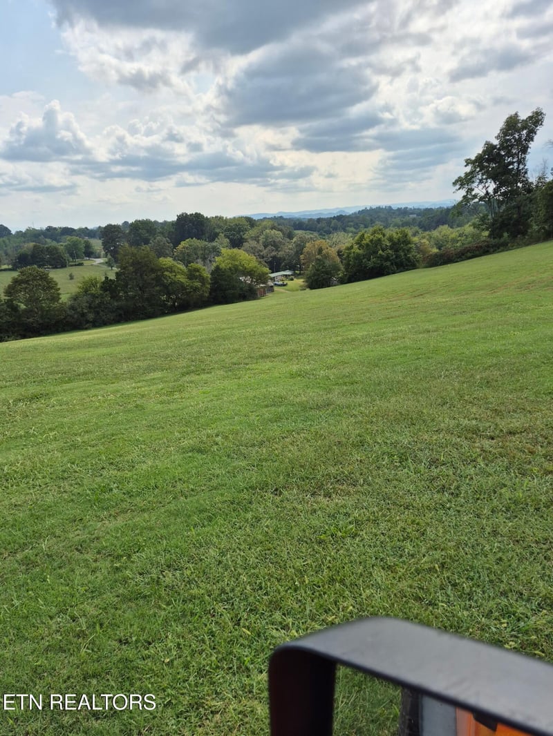 253 Old Christianburg Rd, Madisonville, TN 37354