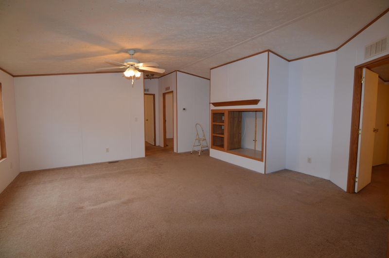 253 Skyline Dr, Harriman, TN 37748