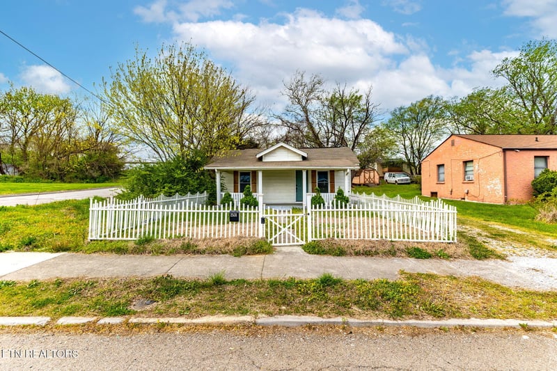 2531 E Glenwood Ave, Knoxville, TN 37917