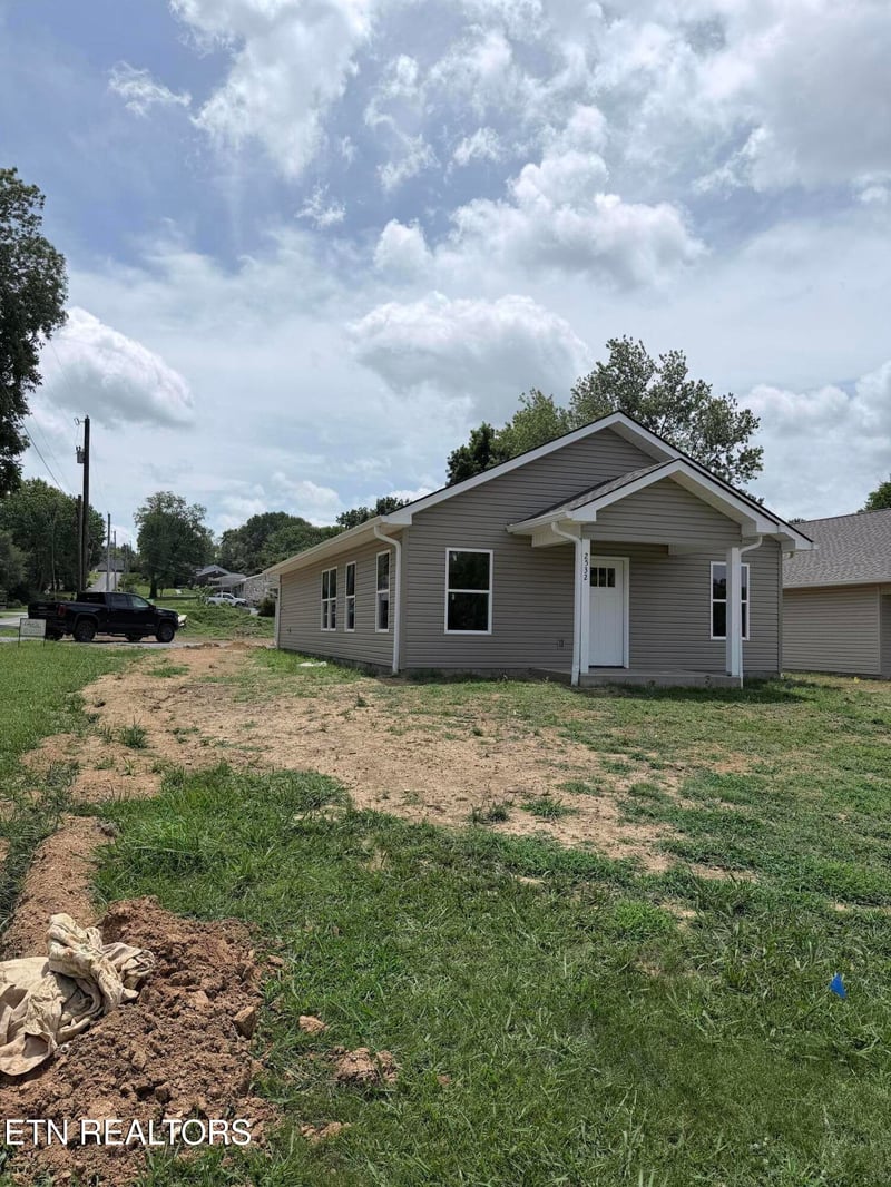2532 E Clark Ave, Maryville, TN 37804